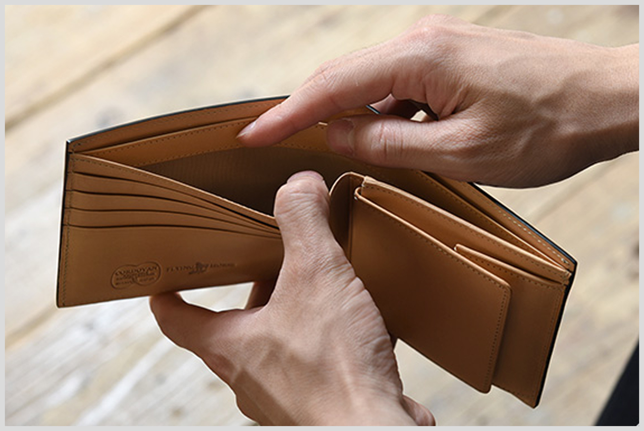 フライングホースの二つ折り財布の画像